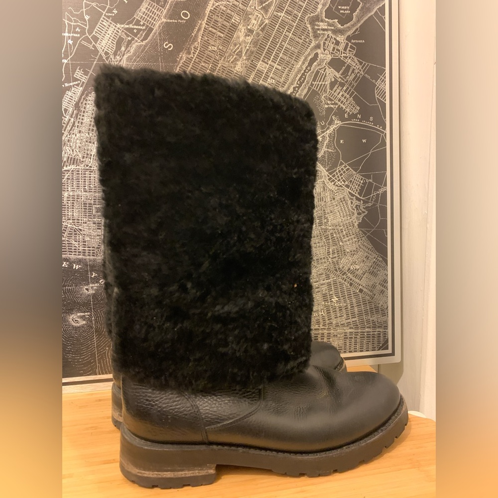 FRYE Women’s Black Shearling Topped Frye Boots MAKE AN OFFER :)